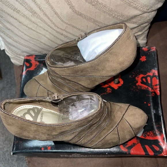 New Fergalicious fergie stiletto platform booties 6.5 brown - Picture 6 of 6